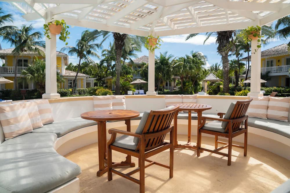 Poolside bar