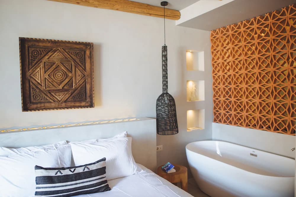 Deep soaking bathtub