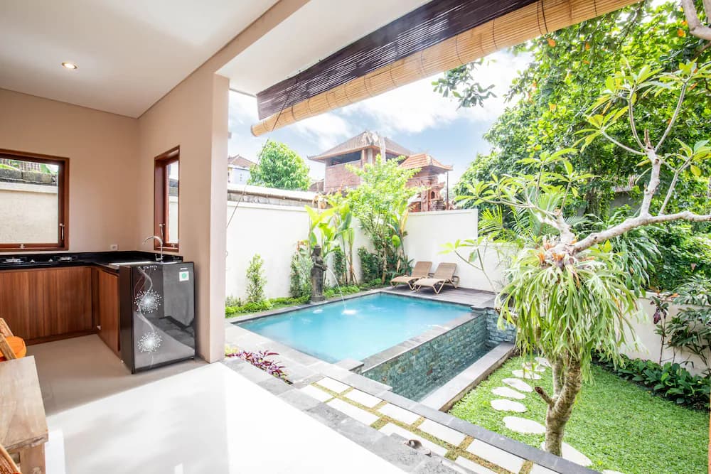 Private pool