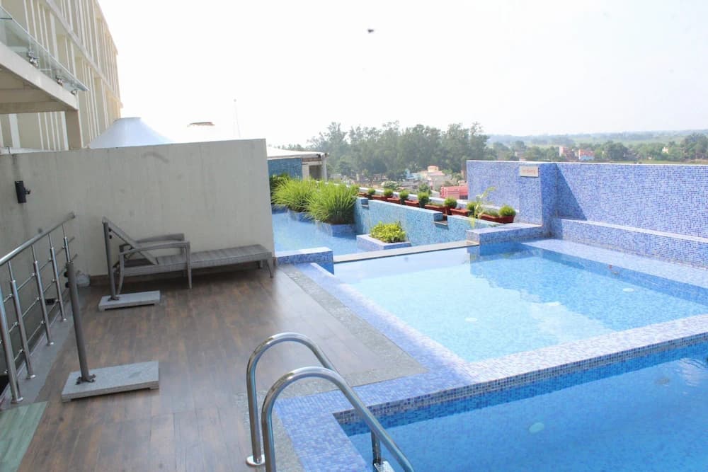 Infinity pool