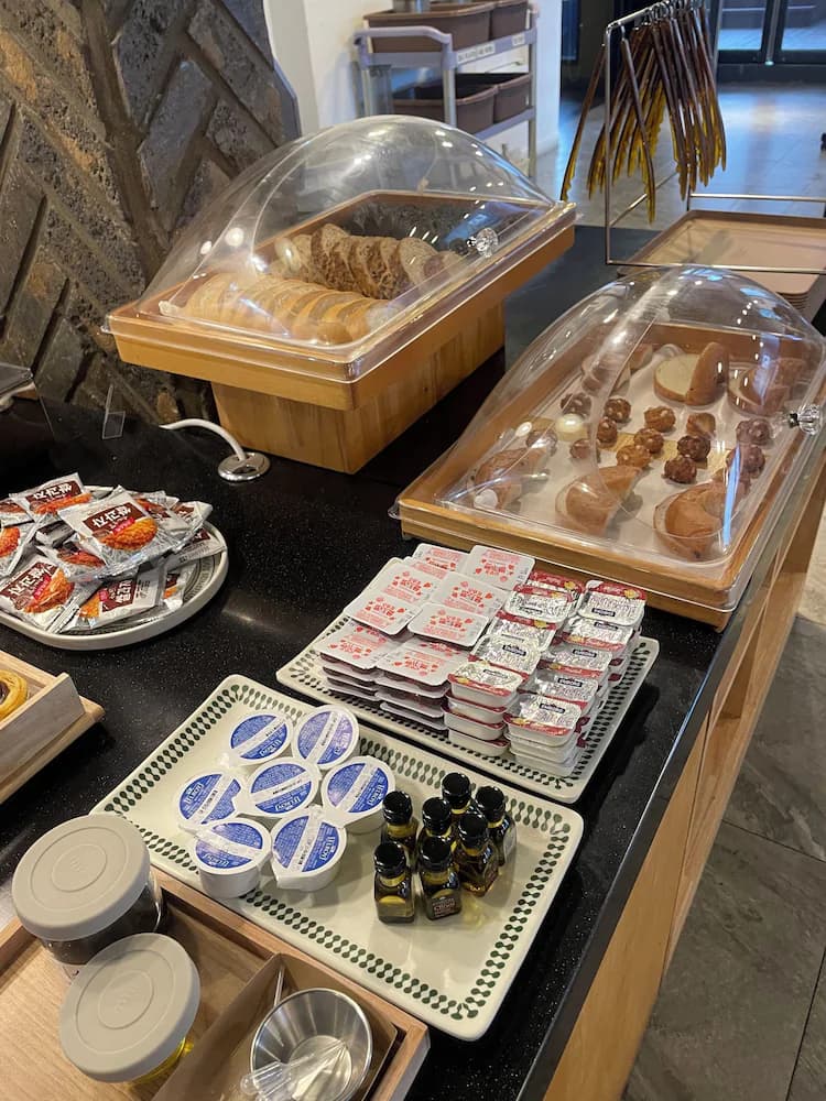 Breakfast area