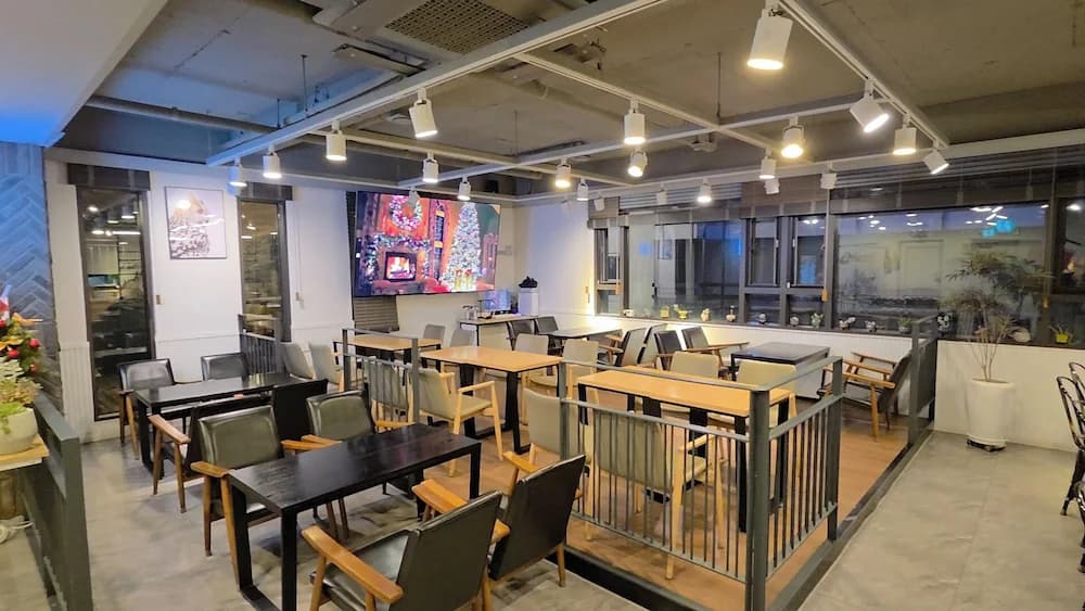 Breakfast area