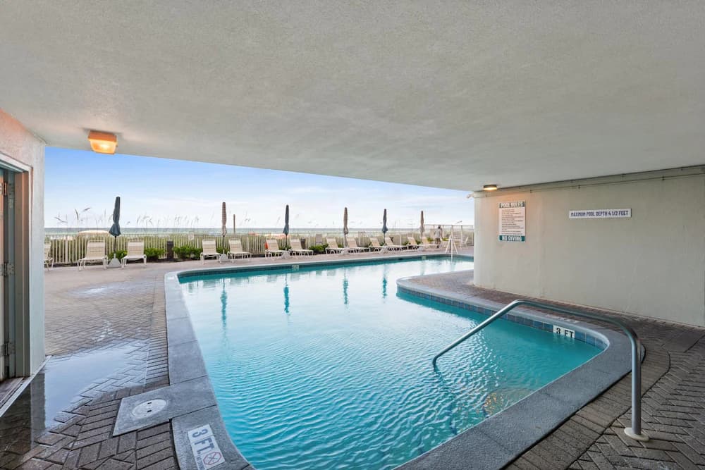 Indoor/outdoor pool