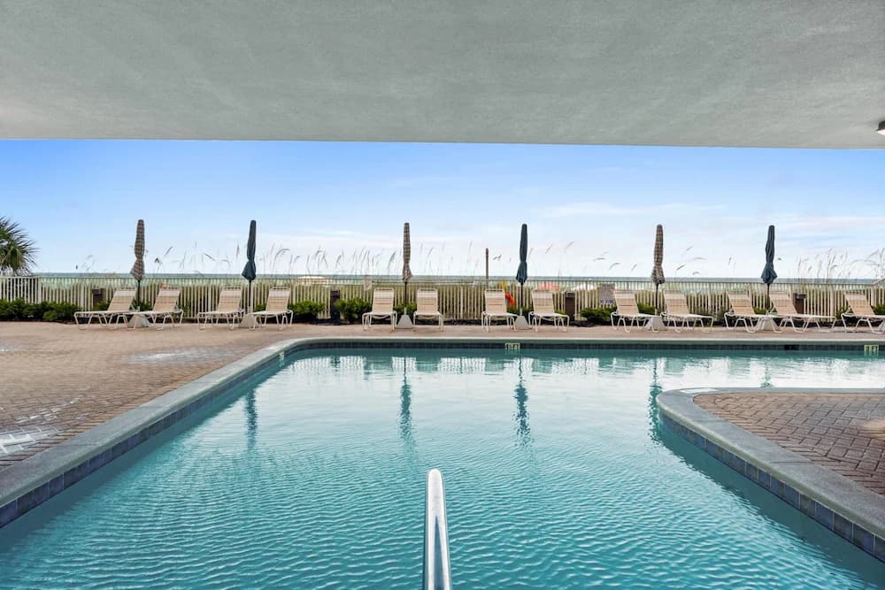 Indoor/outdoor pool