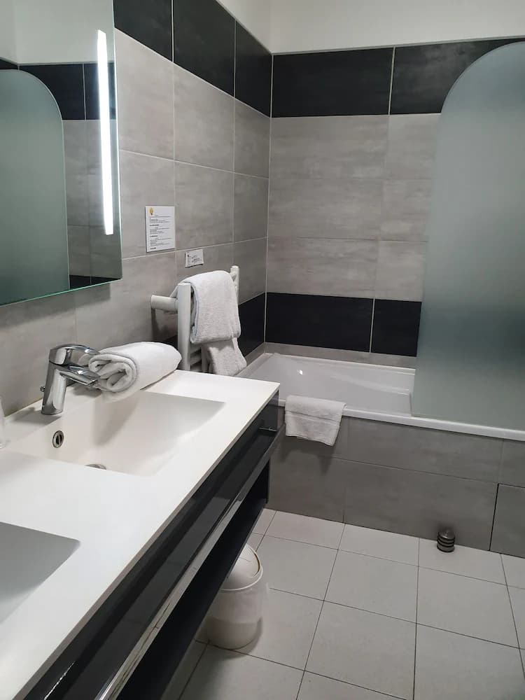 Bathroom amenities