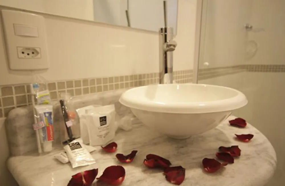 Bathroom sink