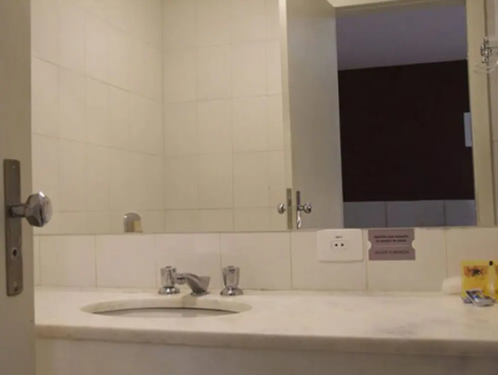 Bathroom sink