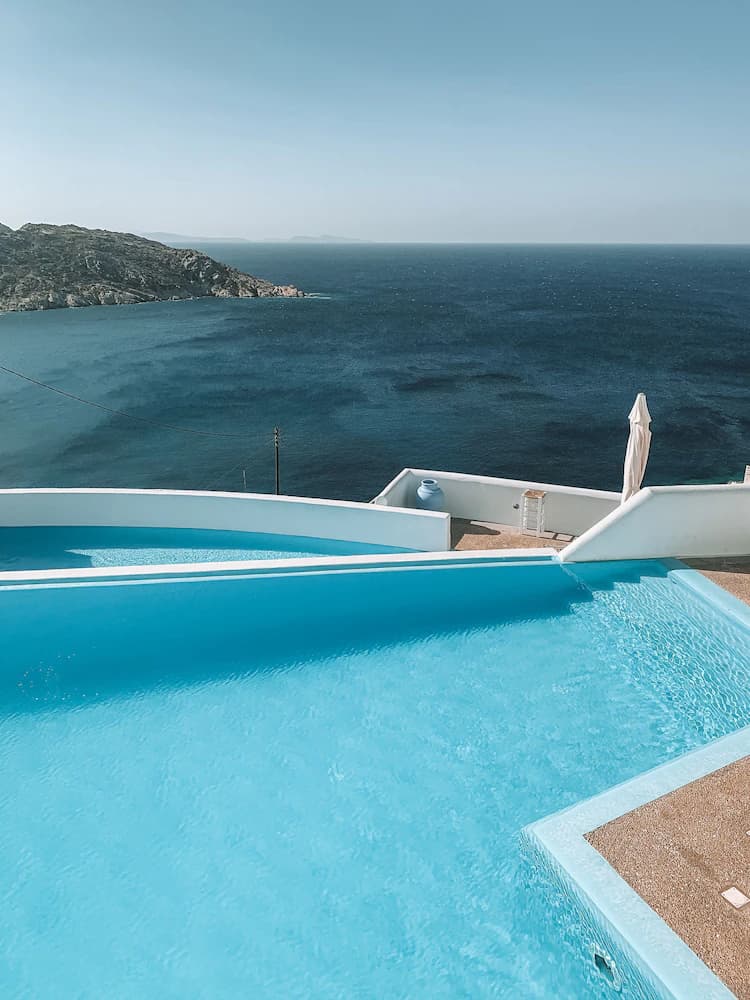 Infinity pool