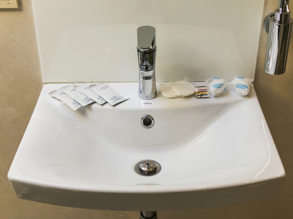 Bathroom sink