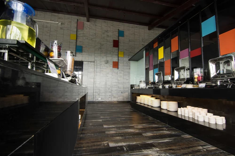 Poolside bar