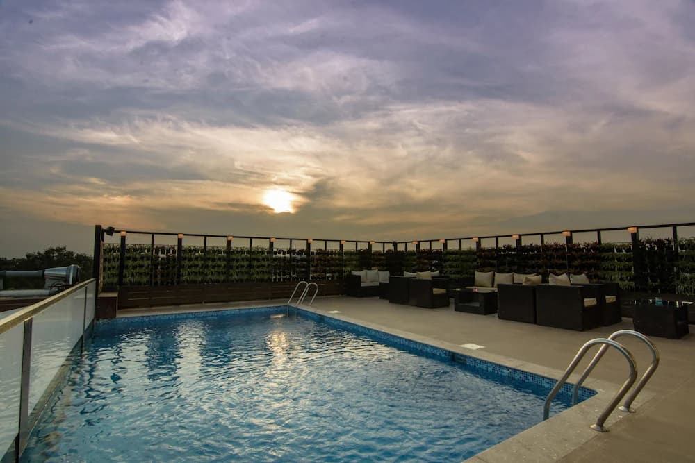 Rooftop pool