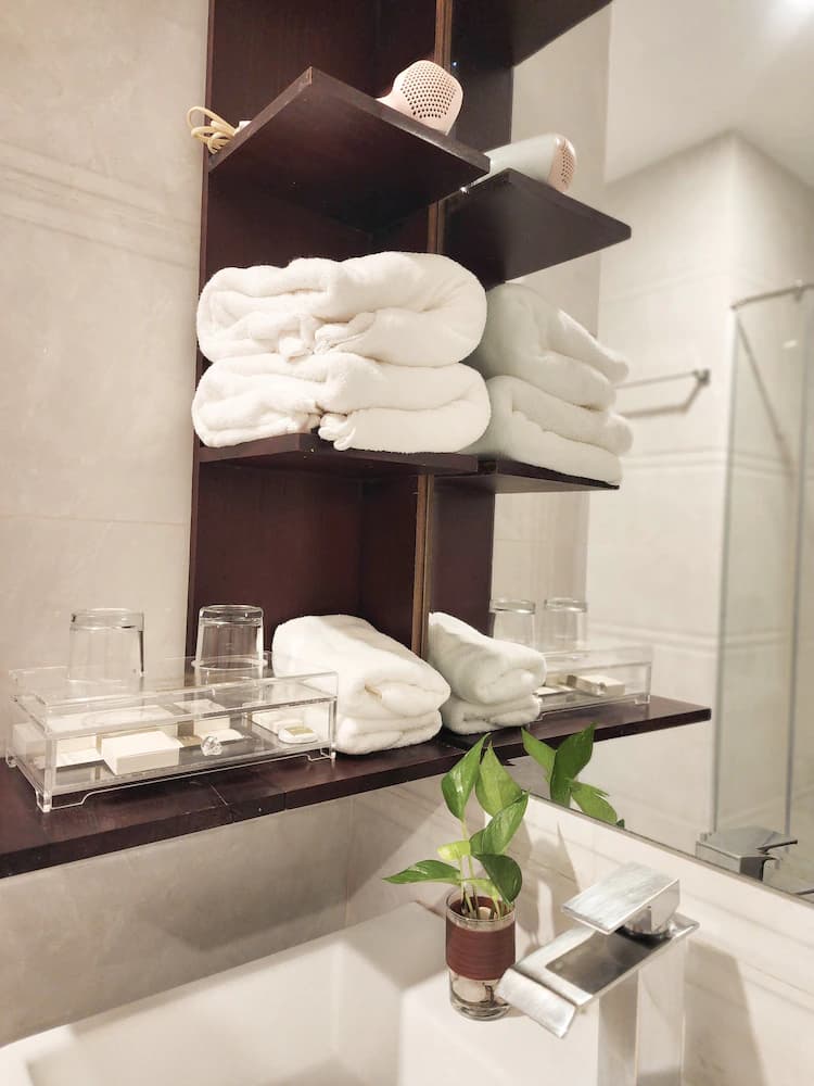 Bathroom amenities