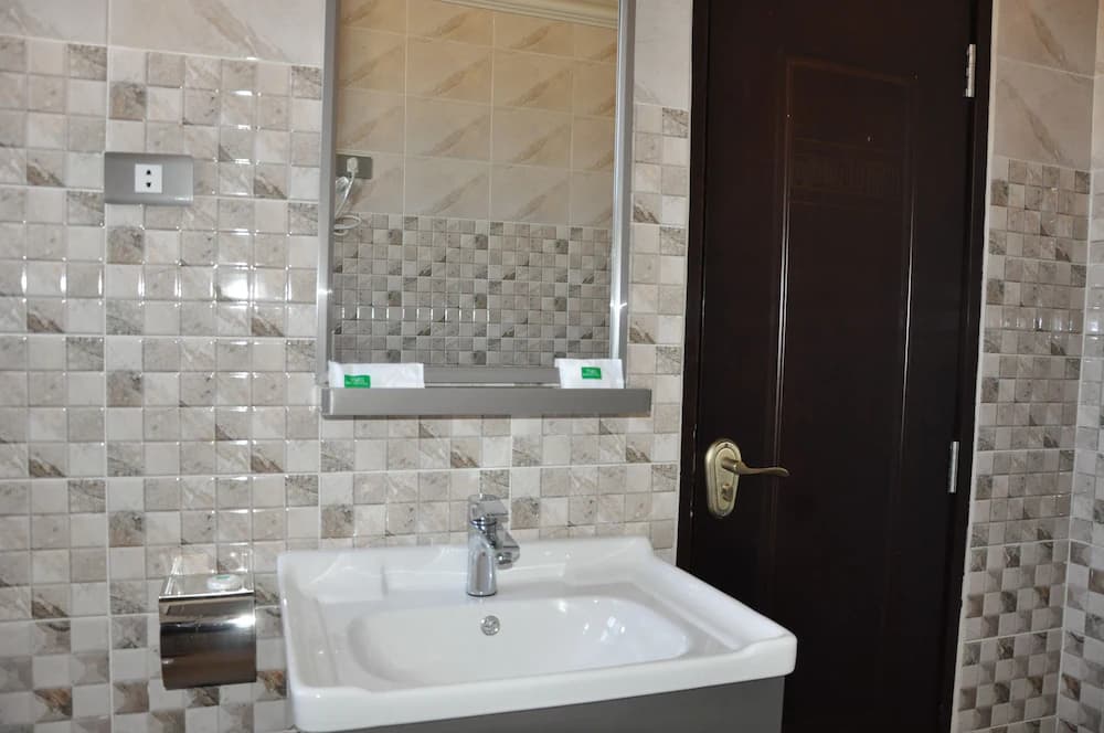 Bathroom sink