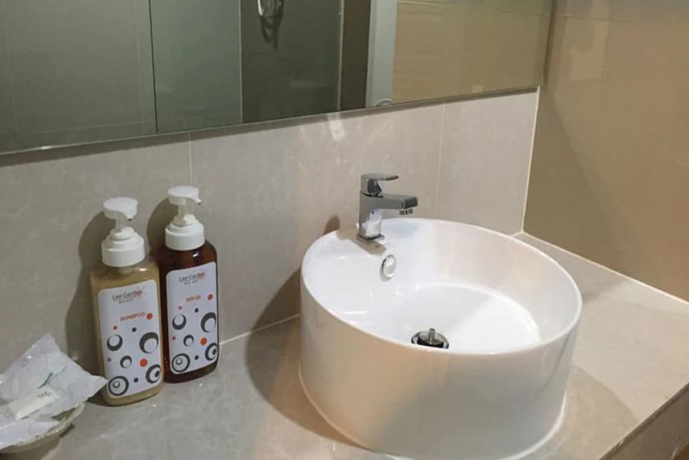 Bathroom sink