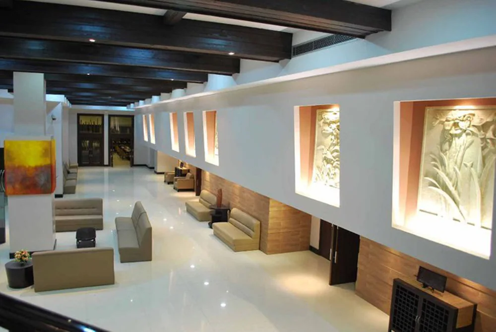 Lobby lounge