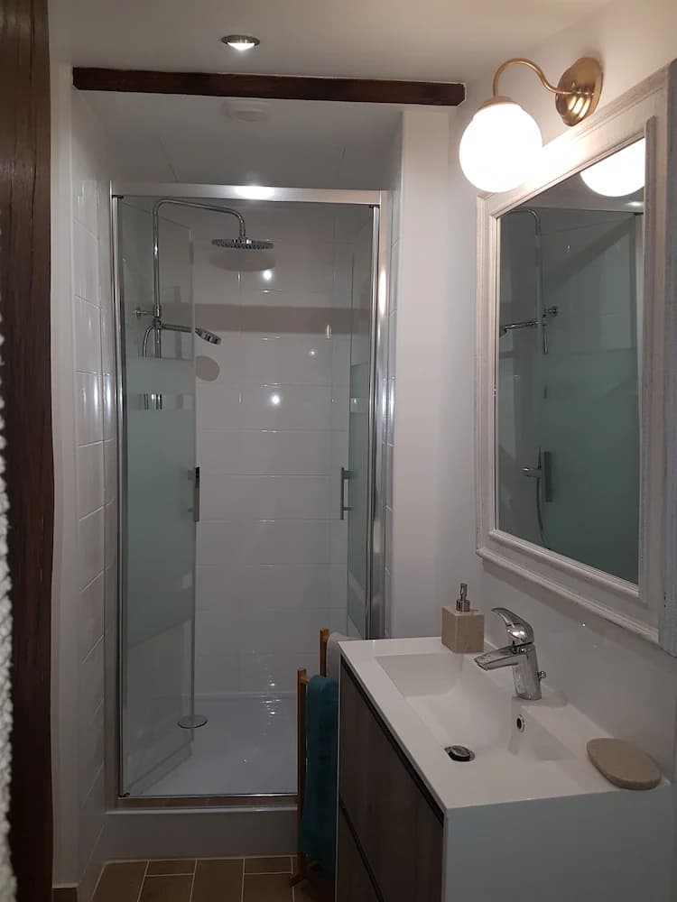 Bathroom shower