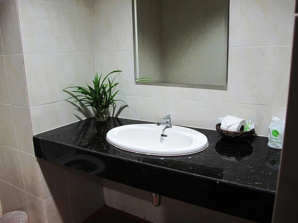 Bathroom sink
