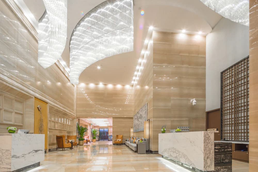 Lobby lounge