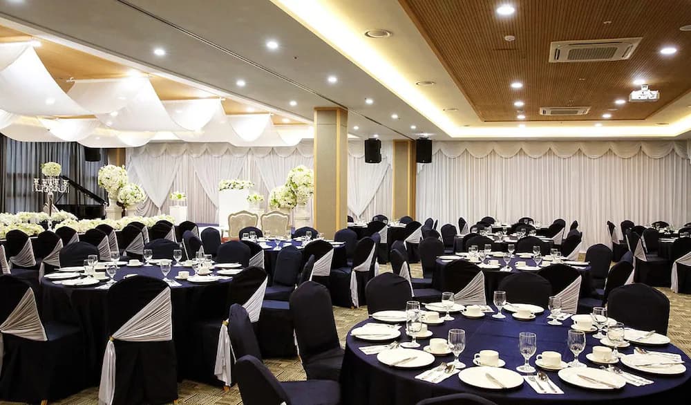 Banquet hall