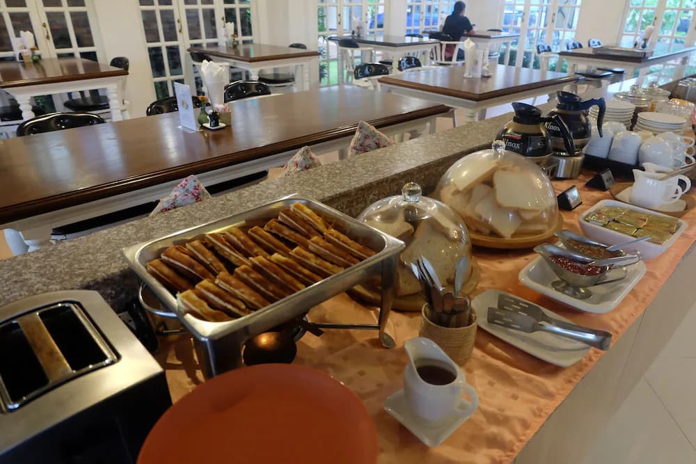 Breakfast area