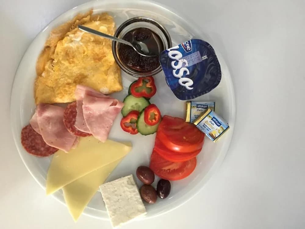 Breakfast meal