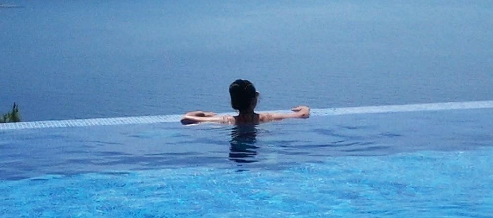 Infinity pool