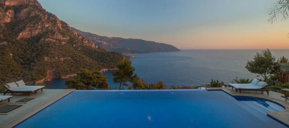 Infinity pool