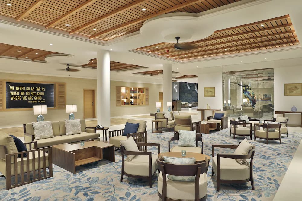 Lobby lounge