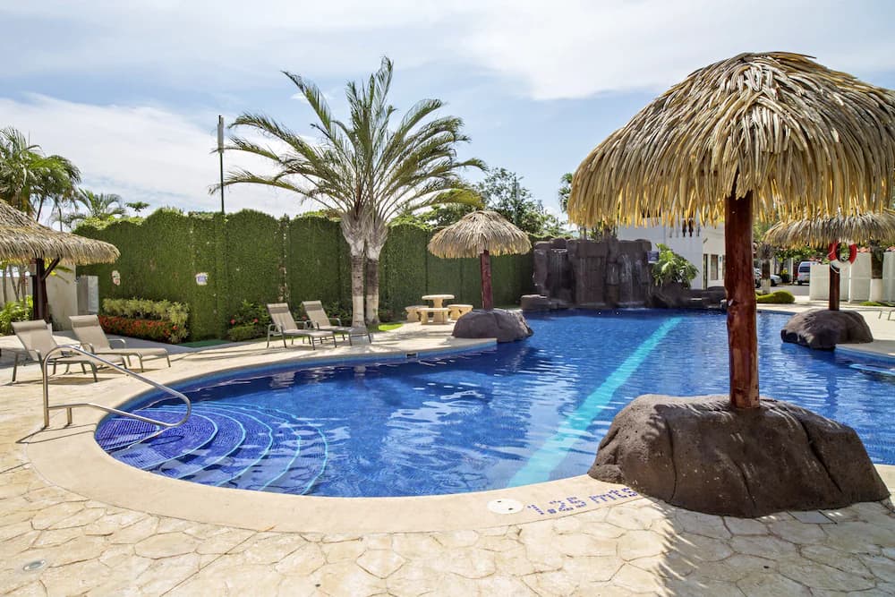 Pool waterfall