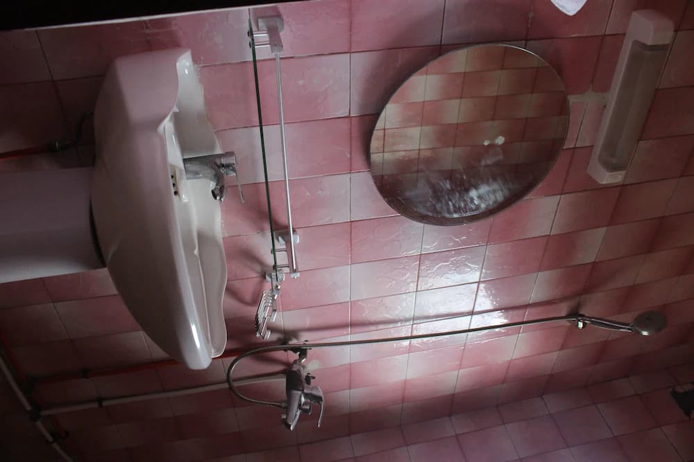 Bathroom sink
