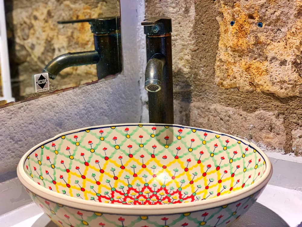 Bathroom sink
