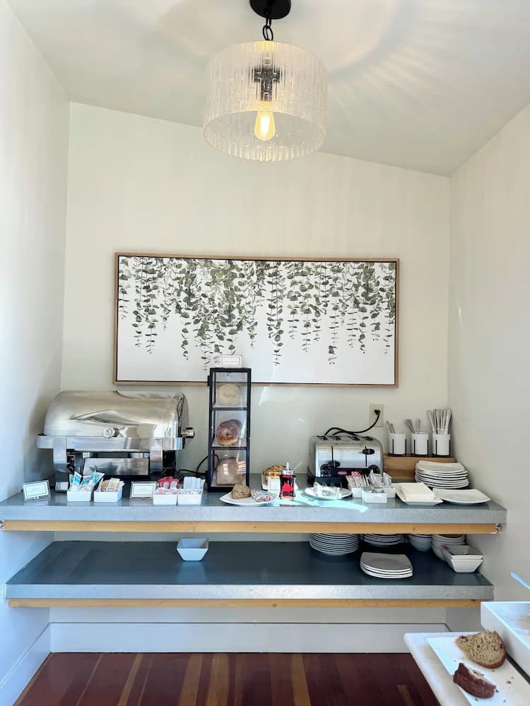 Breakfast area