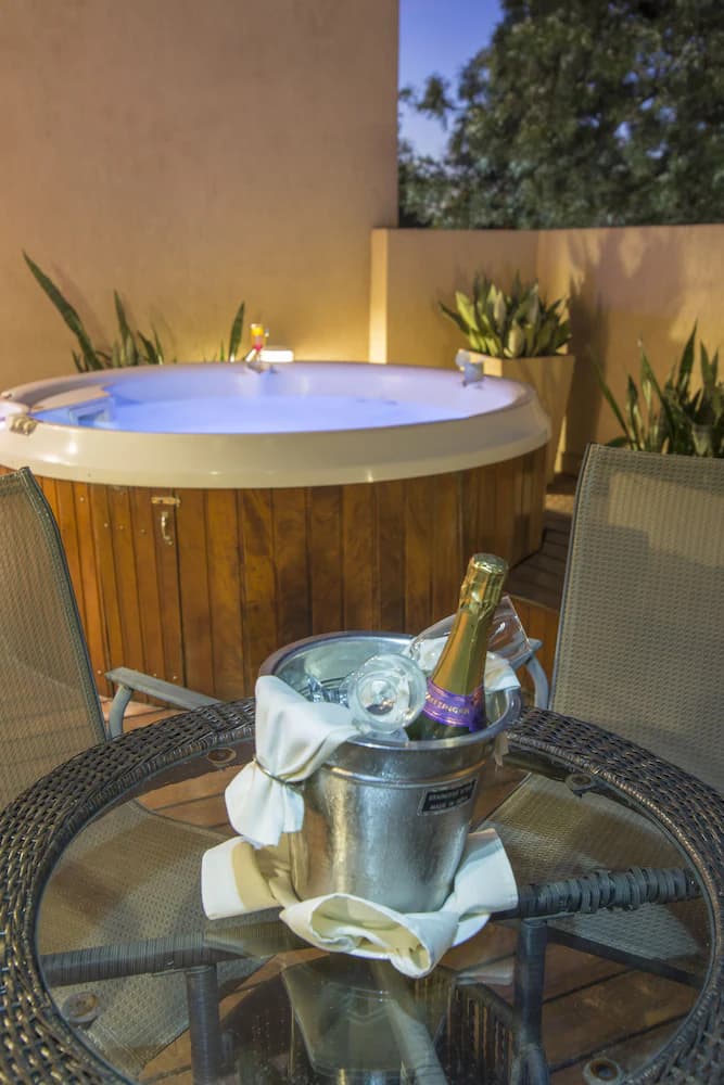 Jetted tub