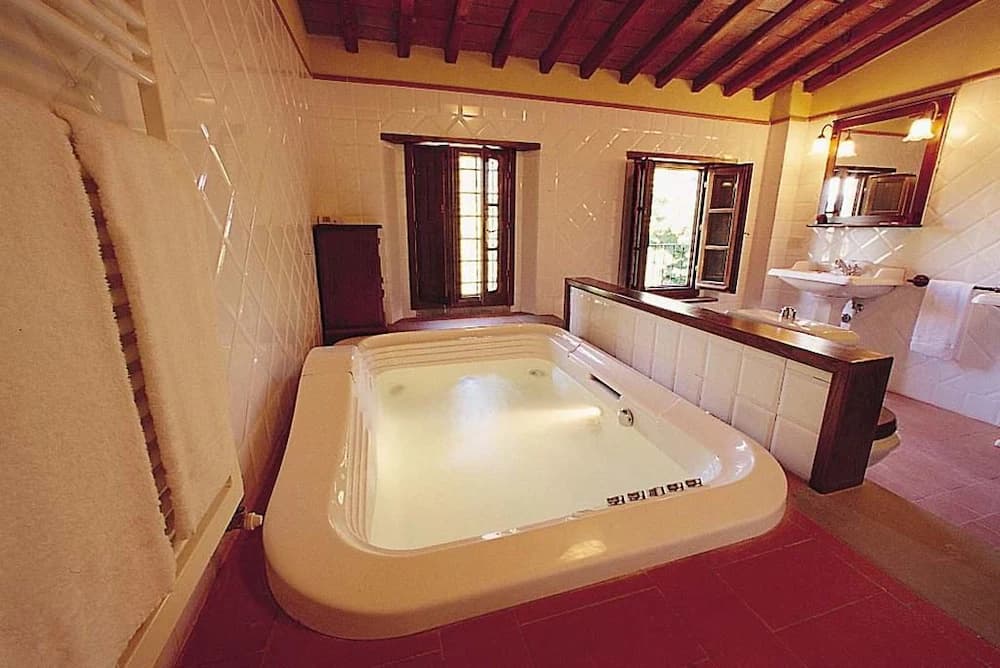 Jetted tub