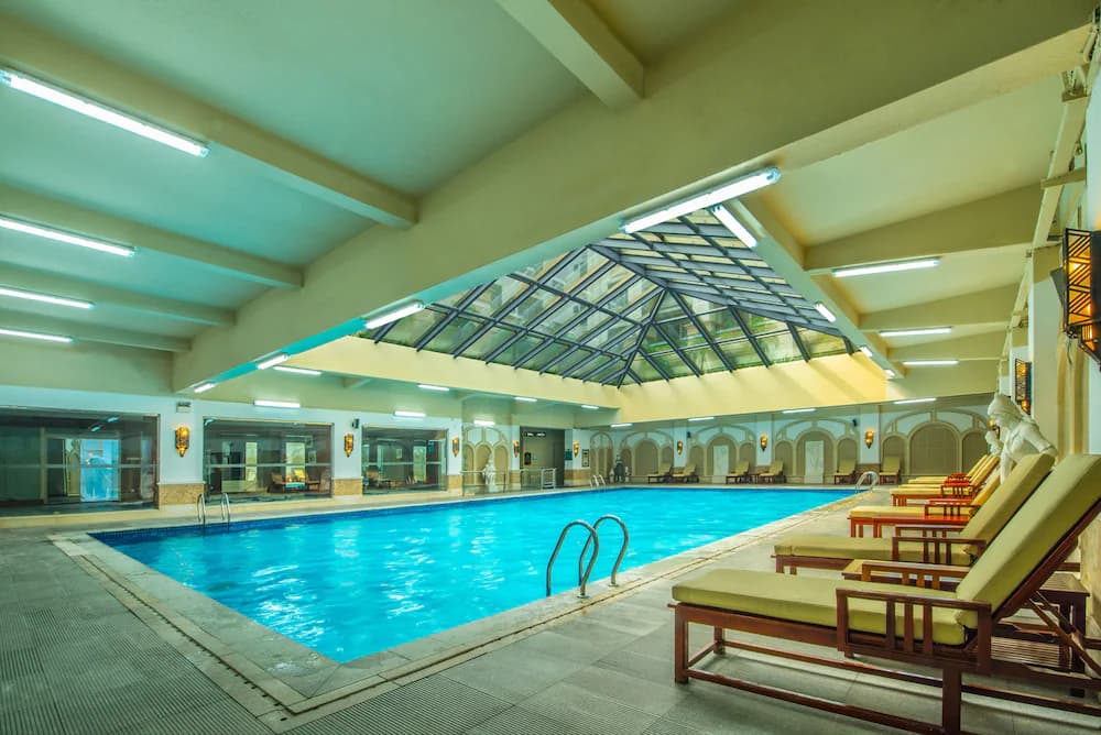 Indoor/outdoor pool
