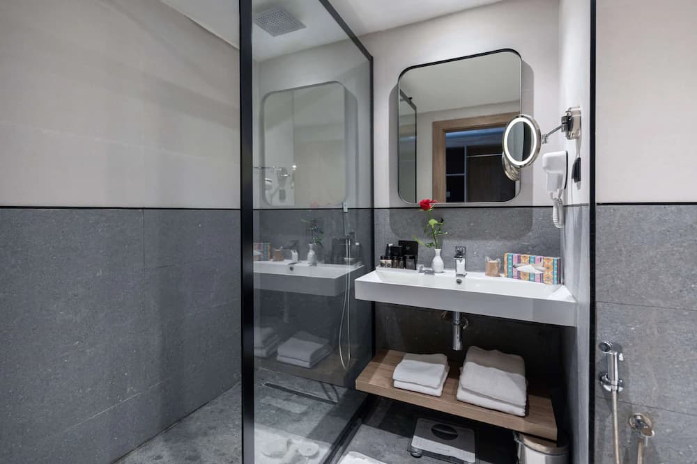 Bathroom shower