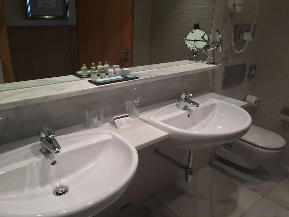 Bathroom sink