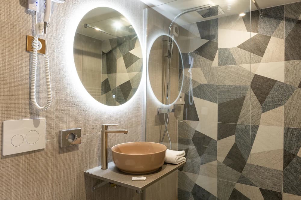 Bathroom sink