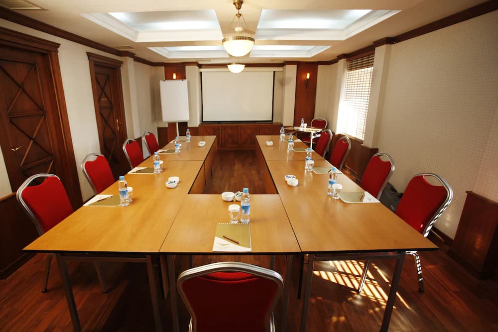 Meeting facility