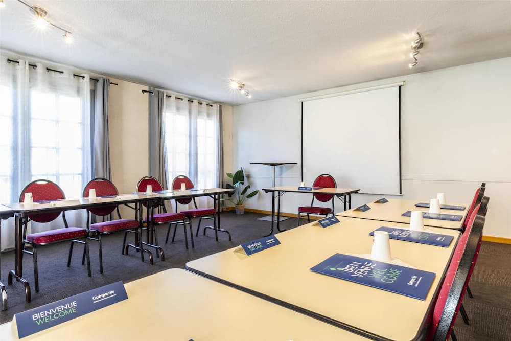 Meeting facility