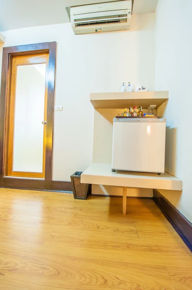 Mini-refrigerator