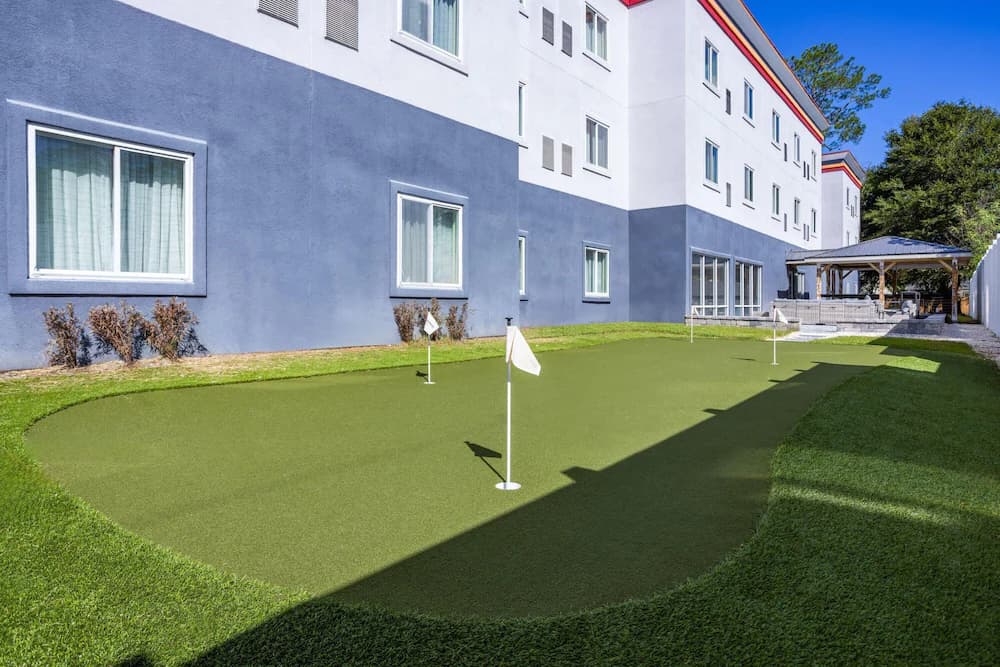 Mini-golf