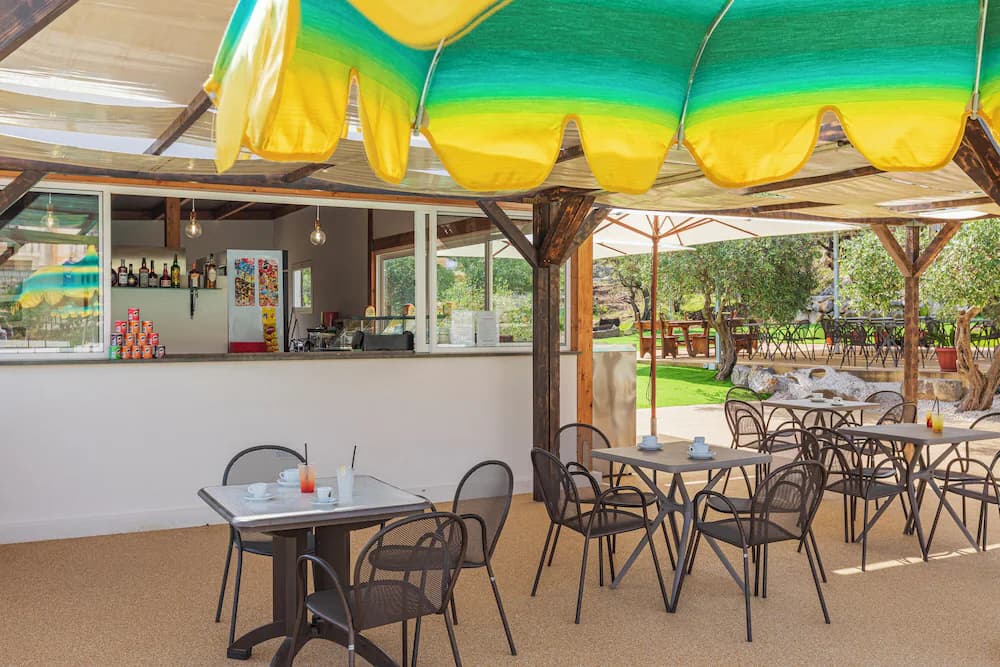 Poolside bar