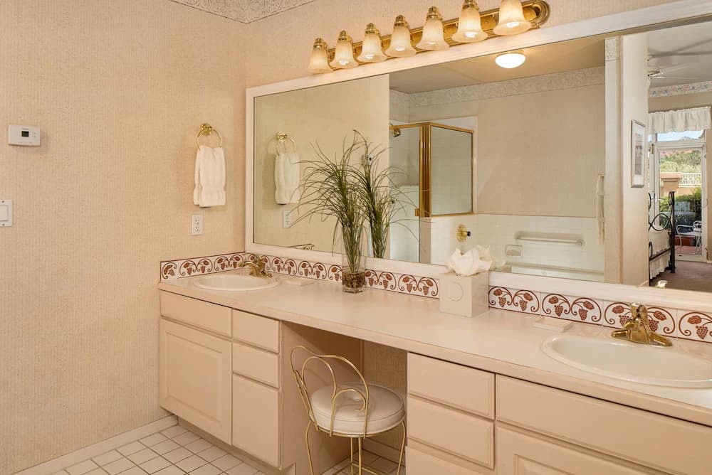 Bathroom sink