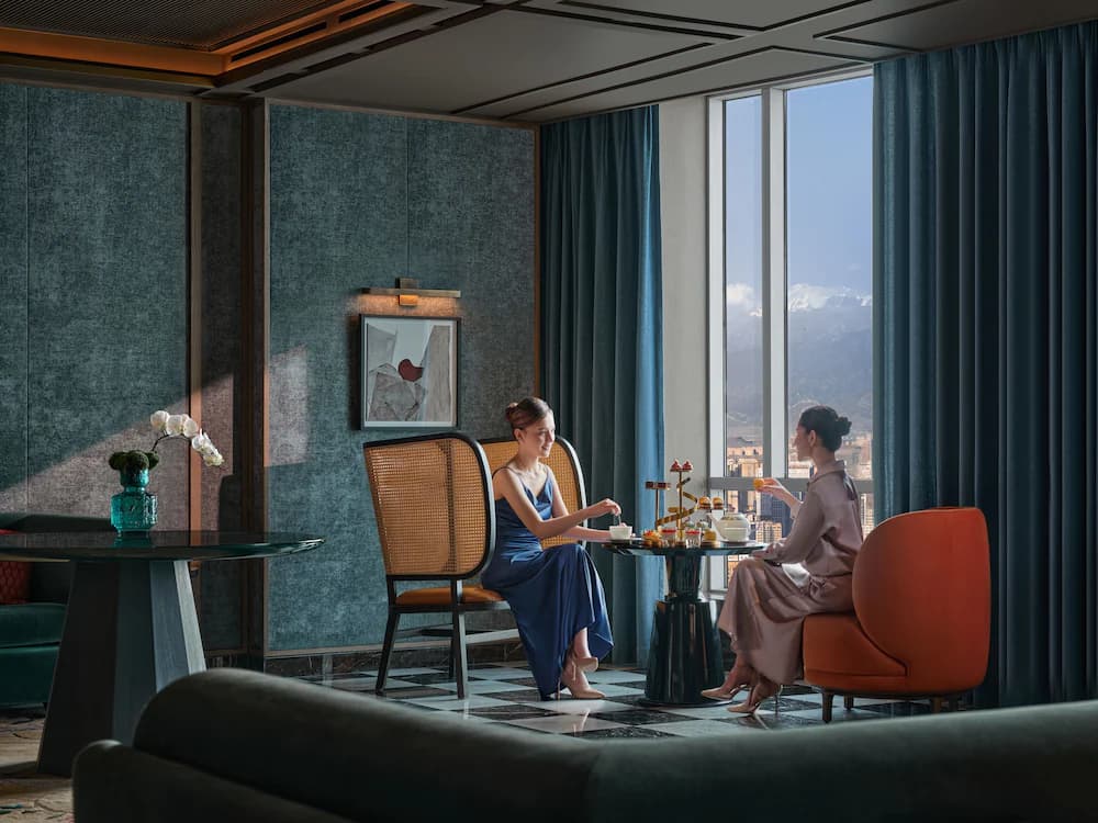 Lobby lounge