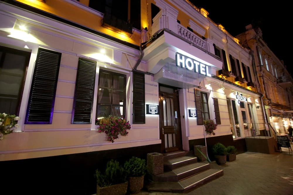 Front of property - evening/night
