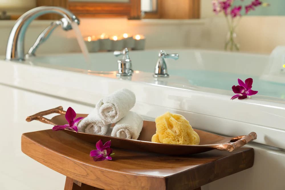 Deep soaking bathtub