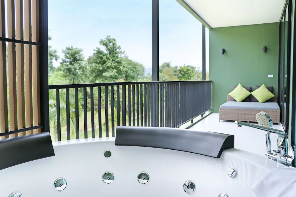 Private spa tub