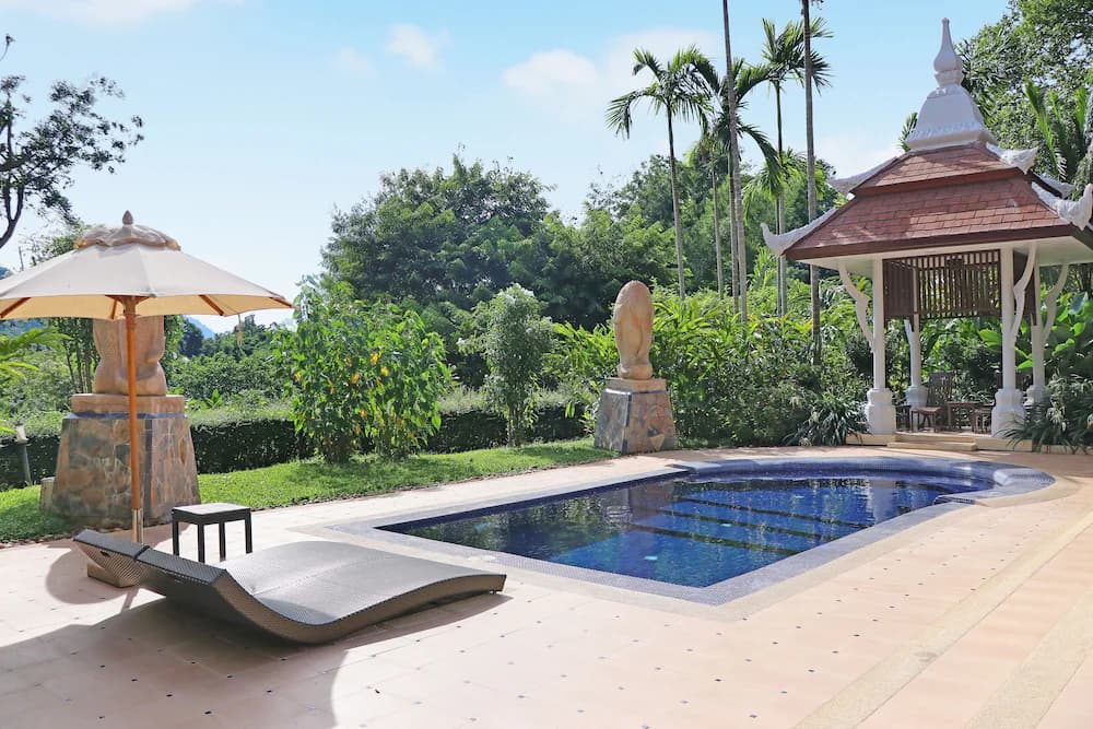 Private pool
