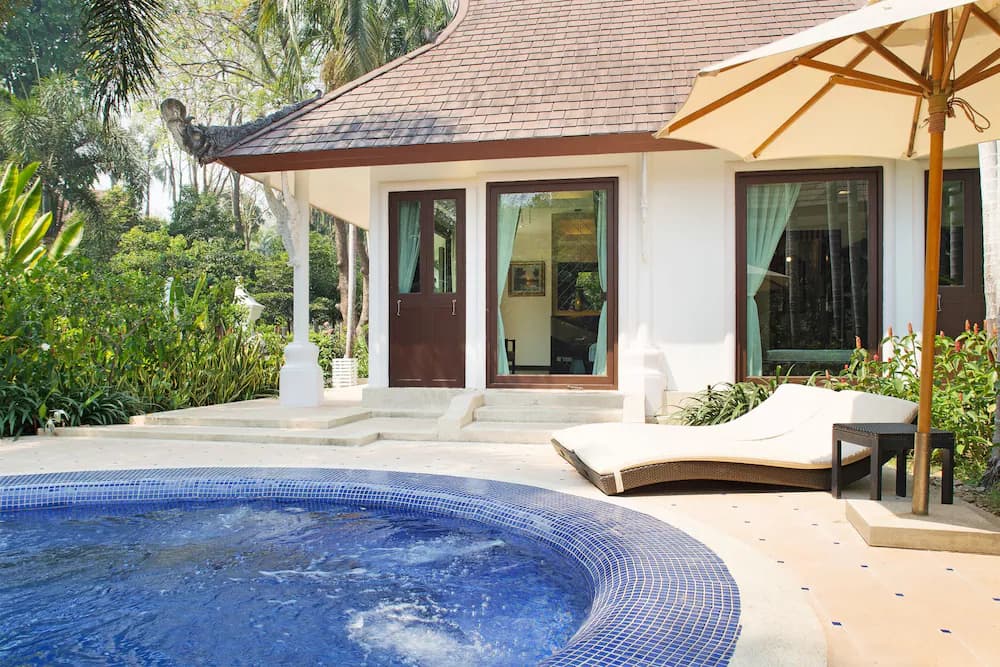 Private pool